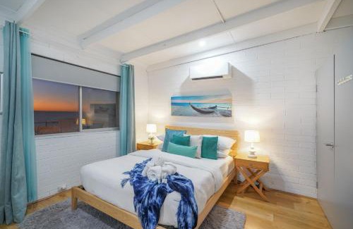 Quinns Rocks House | Beachfront 3BR Home with Stunning Ocean Views