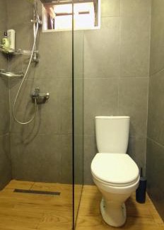 Ureki House | Beachfront 4-bedroom home in Kaprovani pine forest