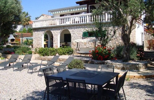 Okrug Gornji Villa | Beachfront 4 bedroom villa, panoramic sea views, air-con, & high-speed internet.