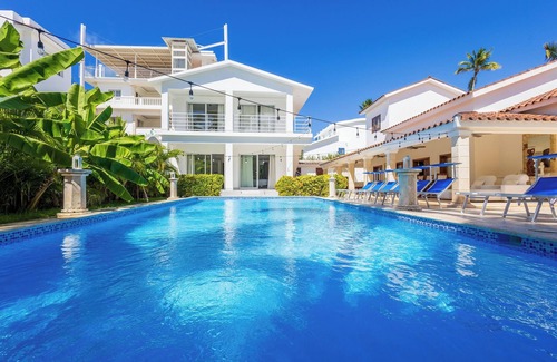Bavaro Villa | Beachfront 8BR Villa with Pool, Maid & BBQ – Just Steps from Los Corales Beach