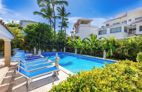 Bavaro Villa | Beachfront 8BR Villa with Pool, Maid & BBQ – Just Steps from Los Corales Beach