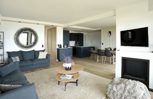 Benerville-sur-Mer Apartment | Beachfront Apartment with Pool