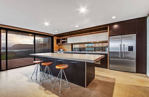 Umina Beach House | Beachfront accommodation, stroll to shops