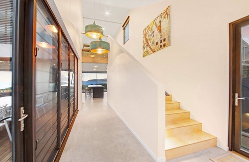 Umina Beach House | Beachfront accommodation, stroll to shops