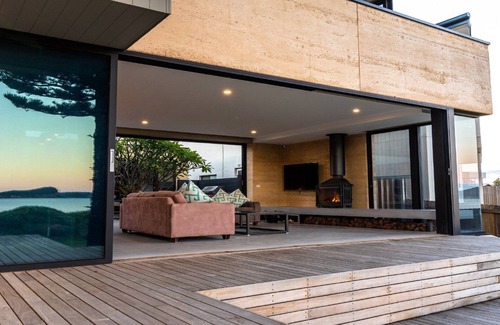 Umina Beach House | Beachfront accommodation, stroll to shops