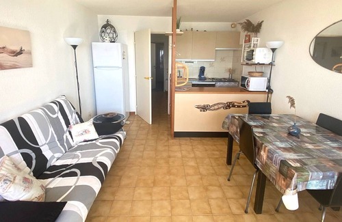 Palavas-les-Flots Apartment | Beachfront Apartment with Stunning Sea View in Palavas - Sleeps 5
