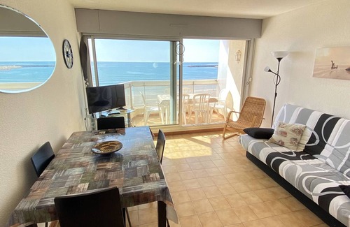 Palavas-les-Flots Apartment | Beachfront Apartment with Stunning Sea View in Palavas - Sleeps 5