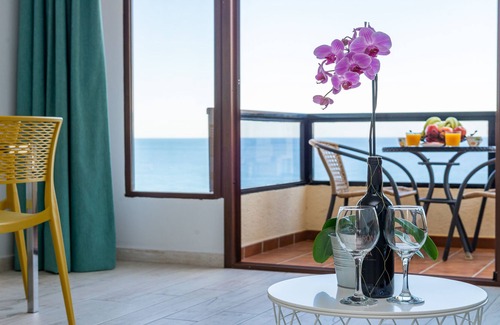 Torrequebrada Condo | Beachfront apartment with sea views Aloha Playa Benalmadena