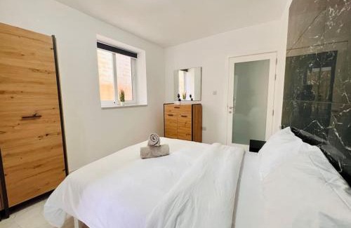 Qawra Apartment | Beachfront Apartment Bugibba