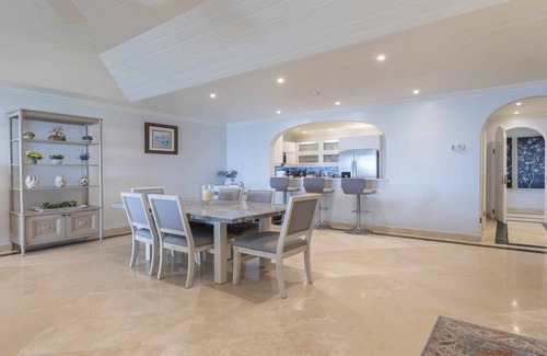 Old Trees Bay Apartment | Beachfront Apartment With Plunge Pool & Direct Access To Paynes Bay Beach