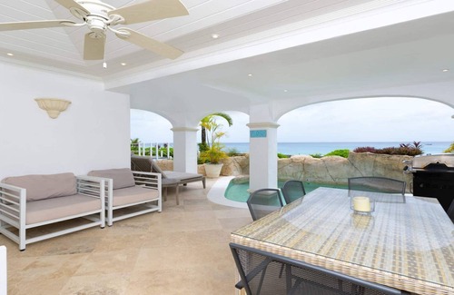 Old Trees Bay Apartment | Beachfront Apartment With Plunge Pool & Direct Access To Paynes Bay Beach