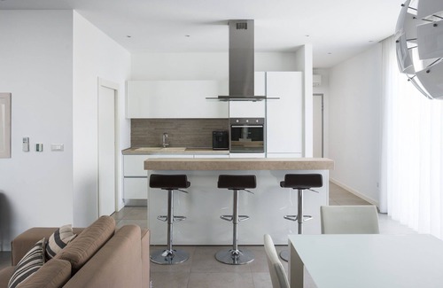 Slatine Apartment | Beachfront Apartment Lemonade with Pool I