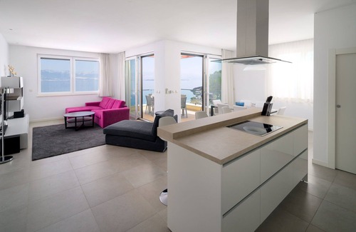 Slatine Apartment | Beachfront Apartment Lemonade IV