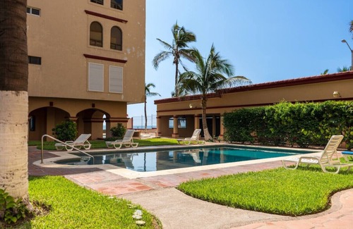 Marina Mazatlan Apartment | Beachfront apartment with pool in Cerritos