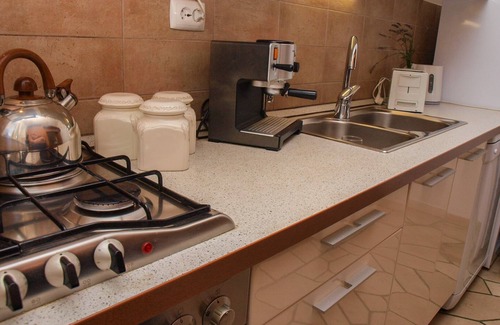 Postira Apartment | Beachfront apt. with big terrace & garden