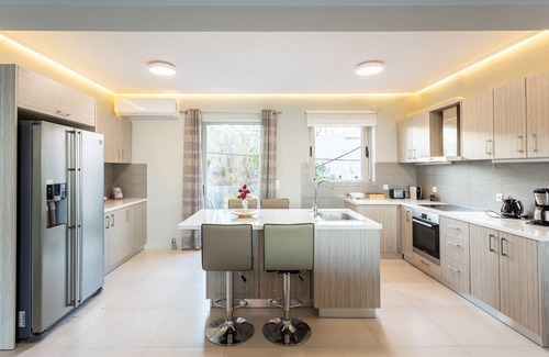 Spata-Artemida House | Beachfront Artemida Retreat - Peony Seabreeze Gem