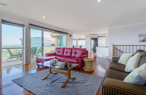 Bonbeach House | Beachfront at Bonbeach - A Coastal Lifestyle Gem