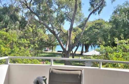 Rockingham Apartment | Beachfront at Nautilus