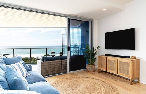Alexandra Headland Apartment | Beachfront Escape at Beach Life with Ocean Views