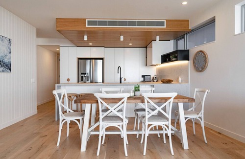 Alexandra Headland Apartment | Beachfront Escape at Beach Life with Ocean Views