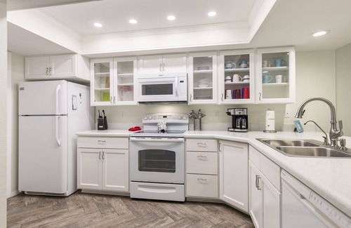 South Padre Island Condo | Beachfront Bliss at Edgewater! Breath-taking Ocean Views, Pool & Hot Tub - Walk to Everything!
