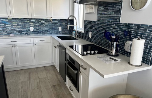 Deerfield Beach Condo | Beachfront Bliss: Relaxation Awaits at Our Seaside Condo