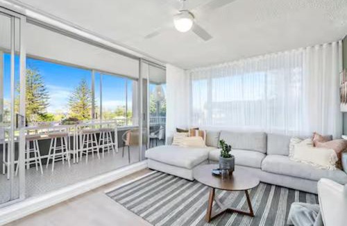 Broadbeach Apartment | Beachfront Bliss 2BR Broadbeach