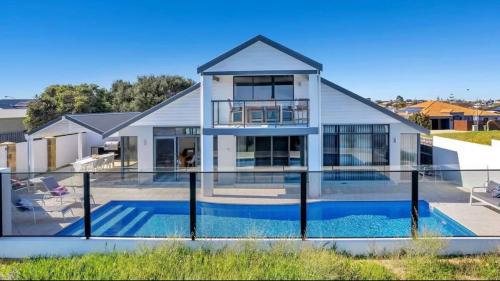 Halls Head House | Beachfront Bliss - Private Pool and Beach Access