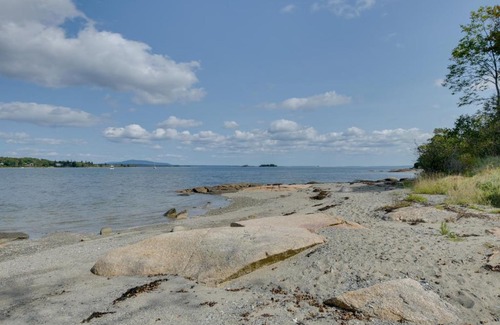 Brooklin Apartment | Beachfront Brooklin Studio with Private Balcony!