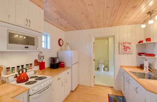 Brooklin Apartment | Beachfront Brooklin Studio with Private Balcony!