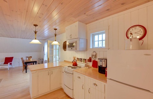 Brooklin Apartment | Beachfront Brooklin Studio with Private Balcony!