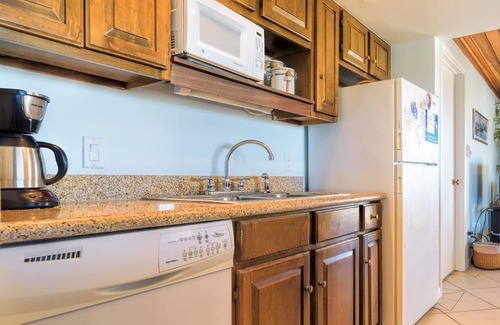 South Padre Island Condo | Beachfront condo with pool, hot tub & sundeck!