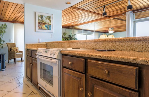 South Padre Island Condo | Beachfront condo with pool, hot tub & sundeck!