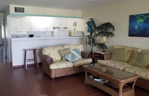 Red Hook Condo | Beachfront Condo just steps from Sapphire Beach