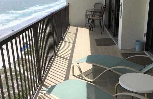Madeira Beach Apartment | Beachfront condo with gorgeous views!