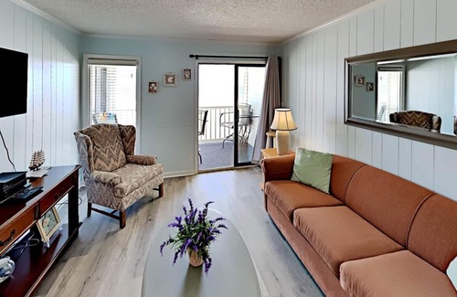 Myrtle Beach Condo | Beachfront Condo with an Outdoor Pool BBQ Area