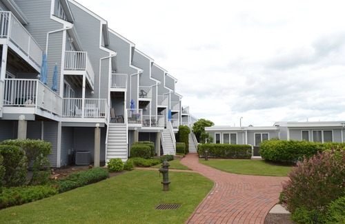 Narragansett Pier Condo | Beachfront Condo with Views