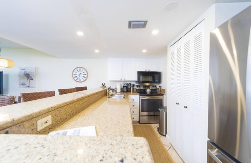 Crescent Beach Condo | Beachfront Condo with Ocean View - Sandpiper 216
