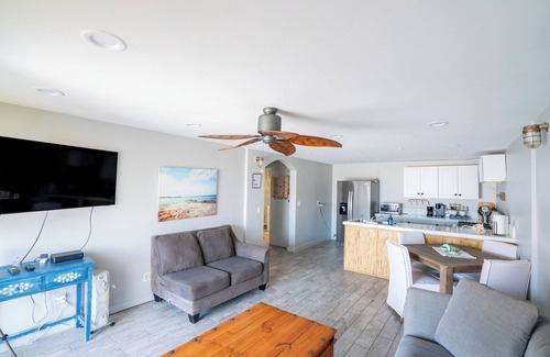 Townsite Cottage | BEACHFRONT COTTAGE LOWER UNT ON THE STRAND IN OCEANSIDE, TWO-BED AND ONE-BATH