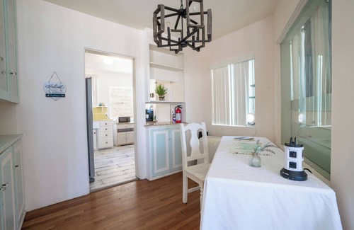 Townsite Cottage | BEACHFRONT COTTAGE ON THE WATER TWO BEDROOM ONE BATH UPPER UNIT