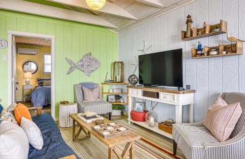 Freeport House | Beachfront Cottage with Boardwalk in Freeport