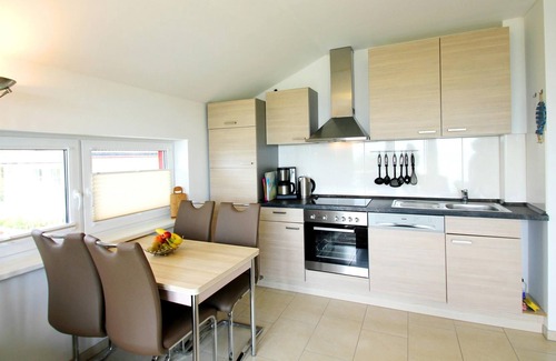 Neuendorf Apartment | Beachfront apartment with terrace and sea view - Ferienhaus Boddenblick FeWo EG