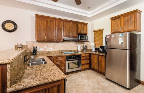 Playa Langosta Apartment | ♆Beachfront♆ Easy Beach access, security & cameras
