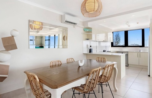 Surfers Paradise Apartment | Beachfront Escape in Surfers Paradise - CoastHM