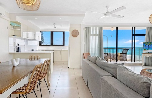 Surfers Paradise Apartment | Beachfront Escape in Surfers Paradise - CoastHM