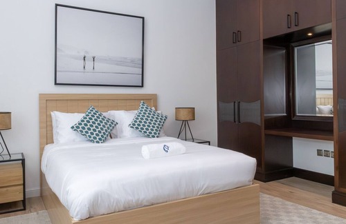 Jumeira 3 Bed & Breakfast | Beachfront Escape at Sunset Beach - Pipeline Suite