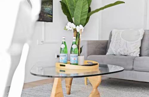 Broadbeach Apartment | Beachfront Escape Broadbeach - 2BD, Pool, Sleeps 7