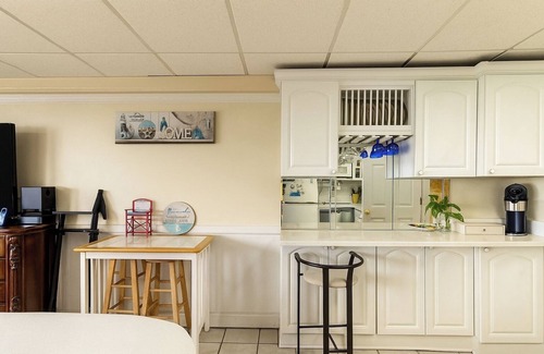 Panama City Beach Condo | Beachfront Escape | Pool, Decks and Jacuzzi Tub