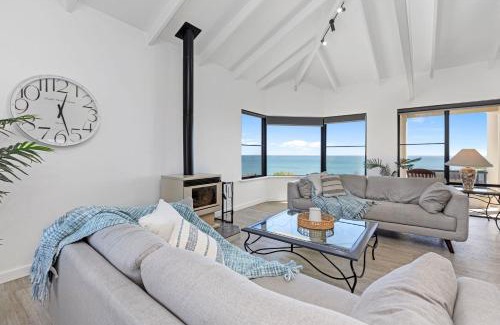Halls Head House | Beachfront Escape Private Pool and Beach Access