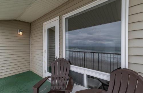 Lincoln City House | Beachfront Family Suite - Ocean View - Full Kitchen